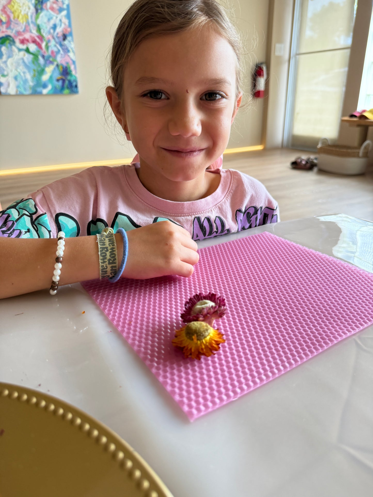 Candle making class for adults and children every Sunday May 4th - 12pm    Класс по изготовлению свечей для взрослых и детей