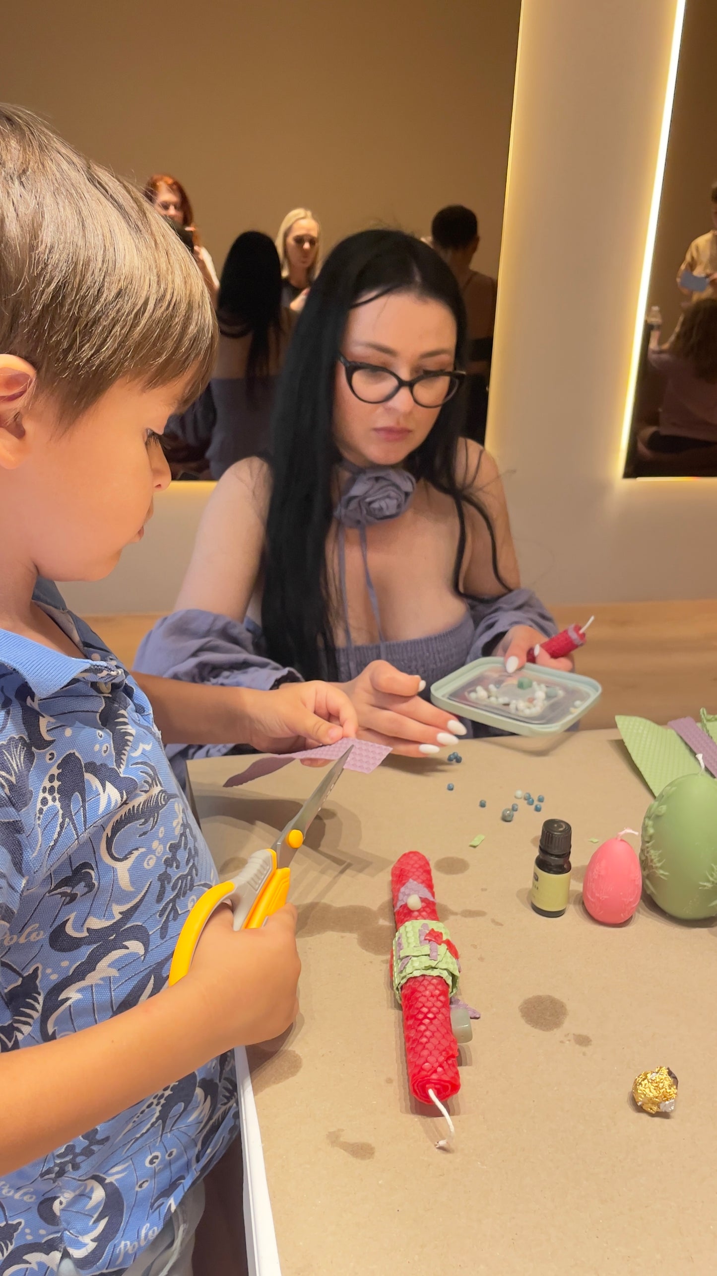 Candle making class for adults and children every Sunday May 4th - 12pm    Класс по изготовлению свечей для взрослых и детей